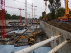 Głębokie wykopy pod galerię handlową - Głębokość kopania 14m