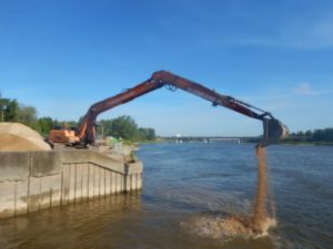 Budowa nabrzeża przy wykorzystaniu koparki long_5